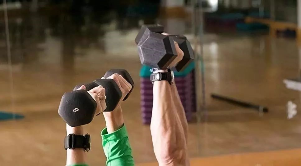 lift dumbbell